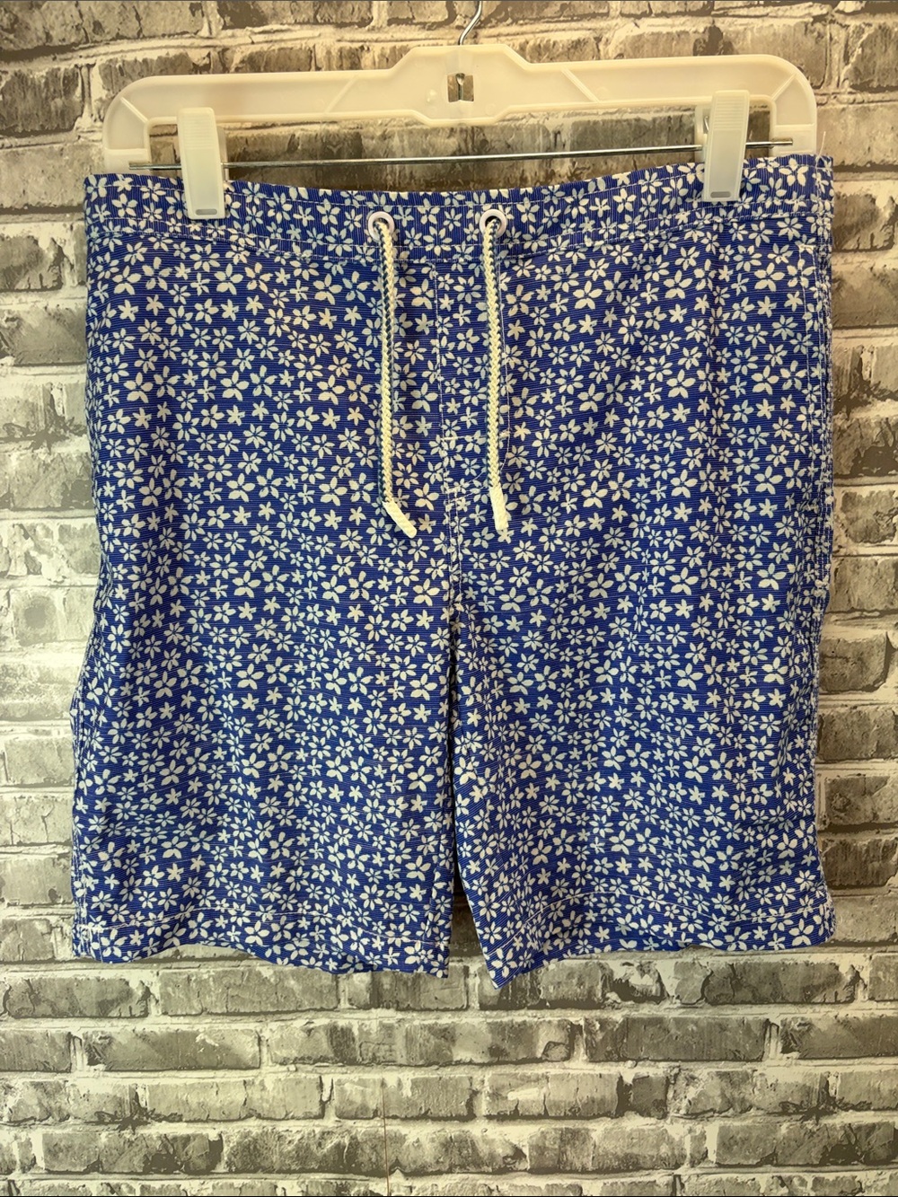 johnnie-O Blue Floral Drawstring Hybrid Shorts